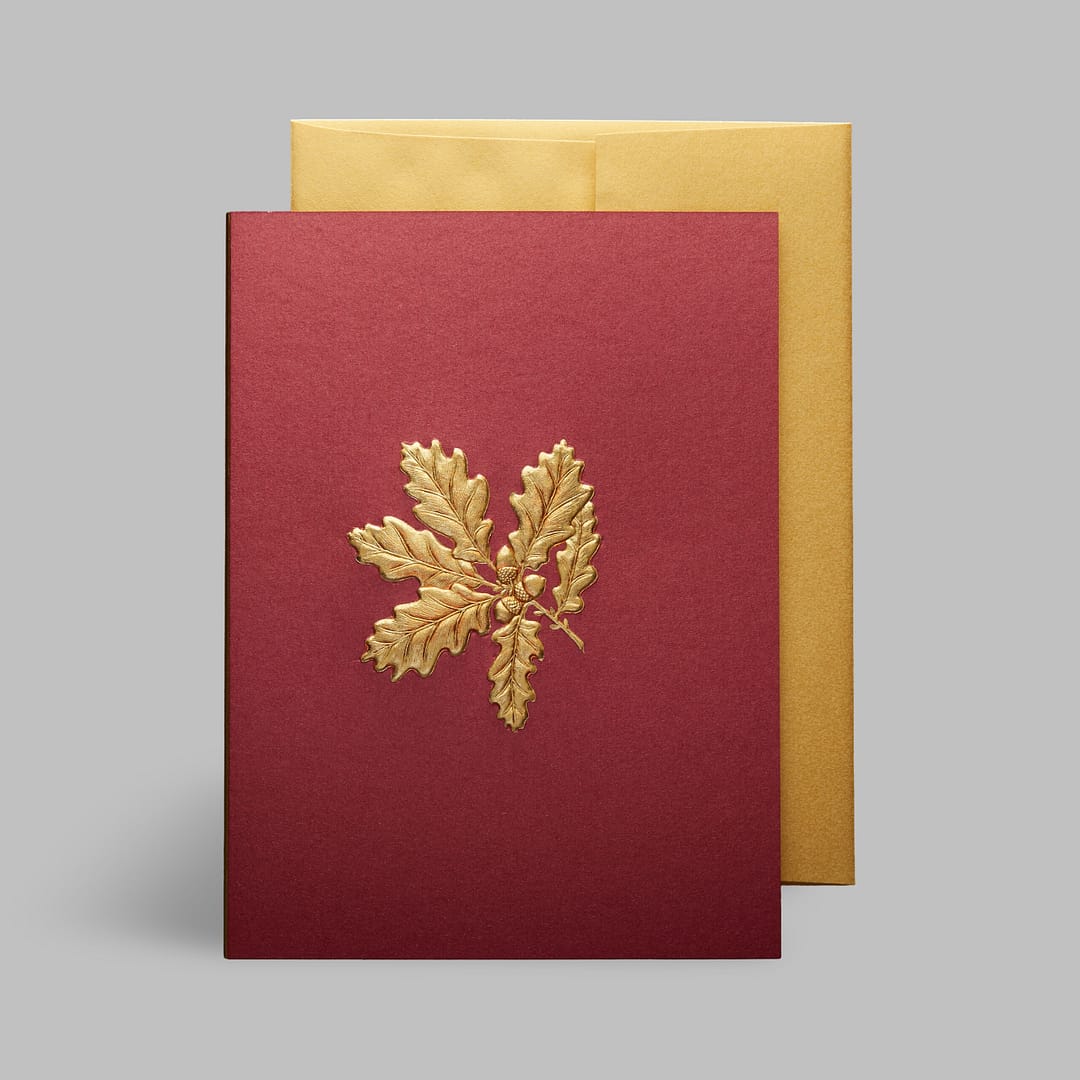 Rote Prägekarte Paula Skene goldener Umschlag
